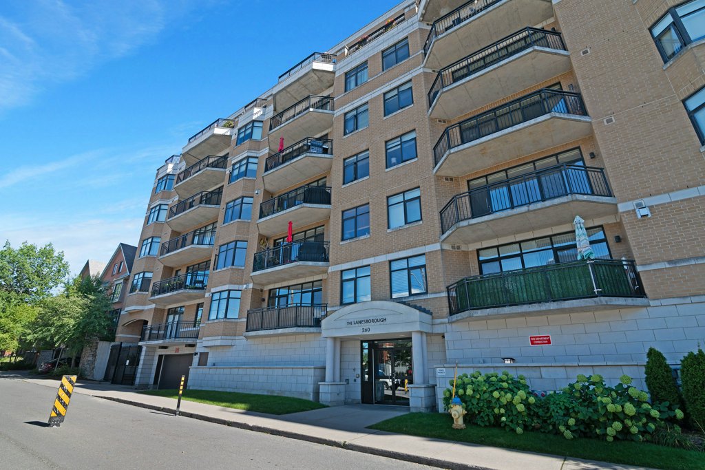You are currently viewing 260 BESSERER ST #302, Ottawa K1N 1J3
